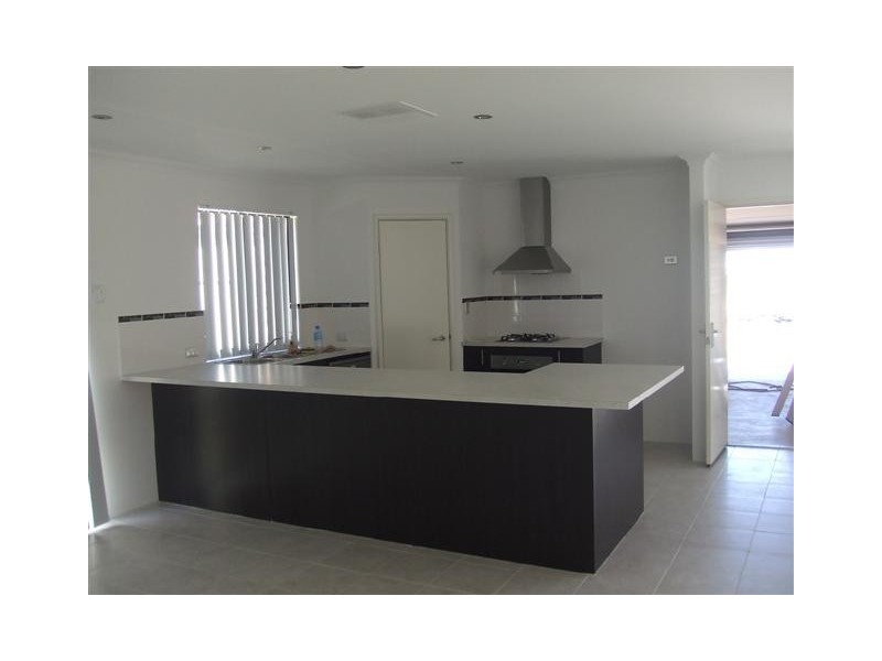 25 Lascelles Circus, Lakelands WA 6210