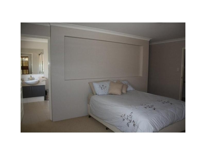 11 Mayfair Mews, Meadow Springs WA 6210