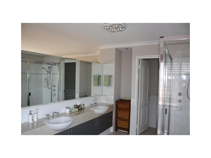 11 Mayfair Mews, Meadow Springs WA 6210