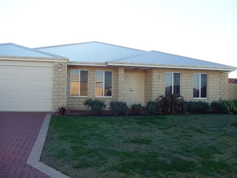 2 Calytrix Way, Halls Head WA 6210