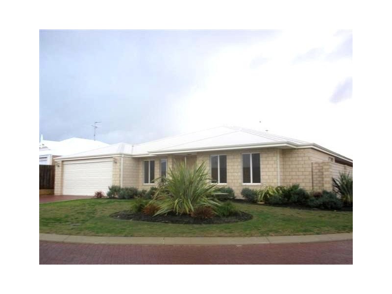 2 Calytrix Way, Halls Head WA 6210