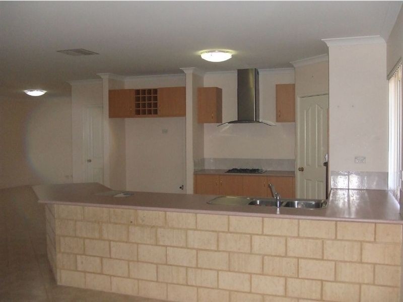 2 Calytrix Way, Halls Head WA 6210