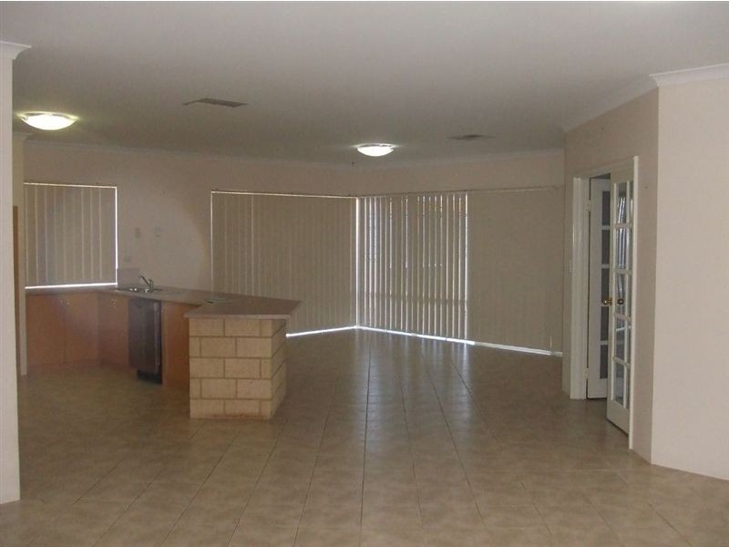 2 Calytrix Way, Halls Head WA 6210