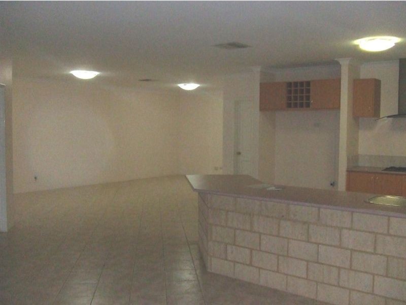 2 Calytrix Way, Halls Head WA 6210