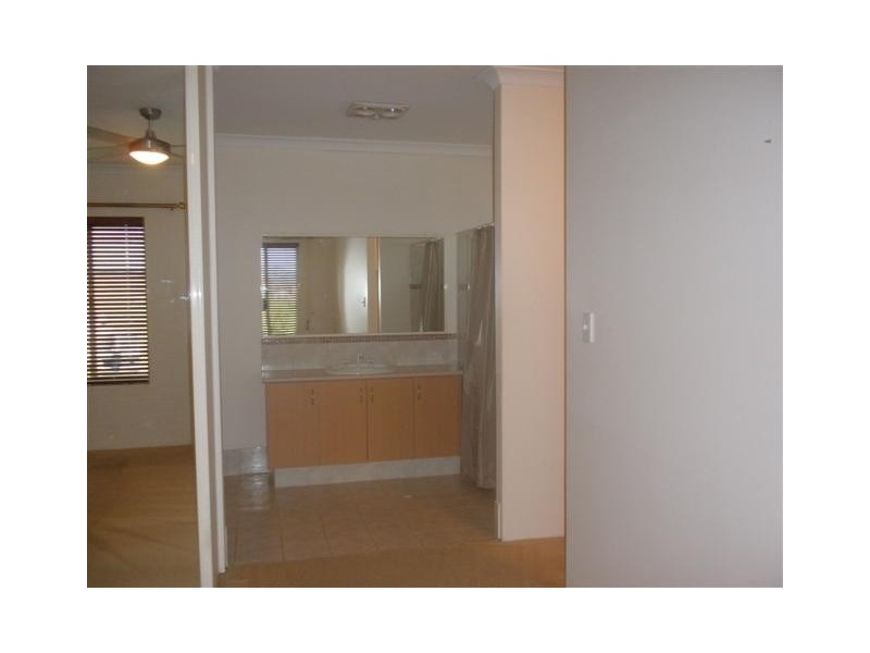 2 Calytrix Way, Halls Head WA 6210
