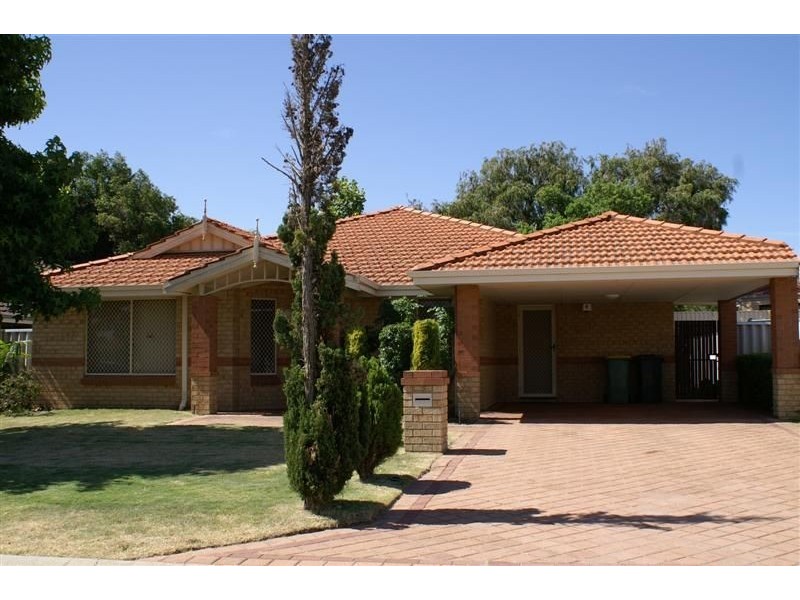 7 Woodrow Court, Queens Park WA 6107