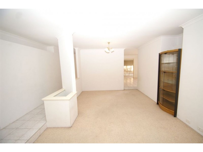 7 Woodrow Court, Queens Park WA 6107