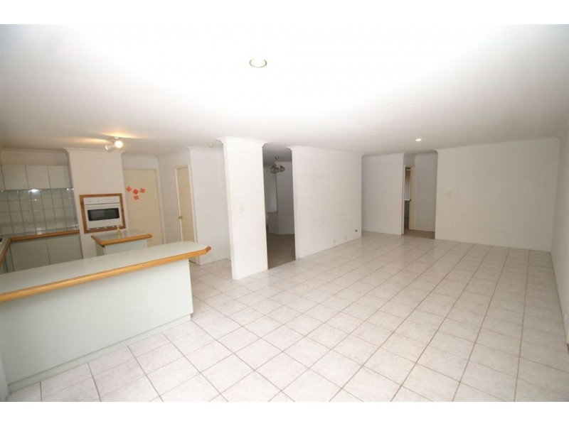 7 Woodrow Court, Queens Park WA 6107