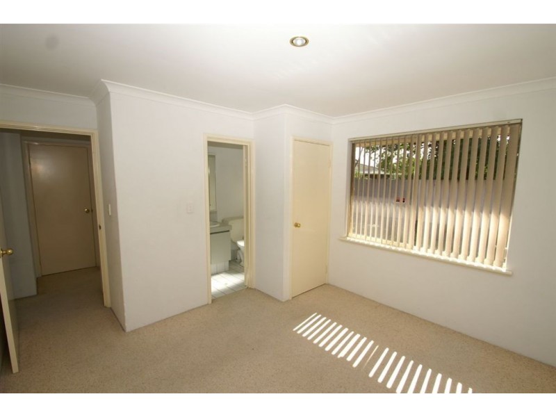 7 Woodrow Court, Queens Park WA 6107