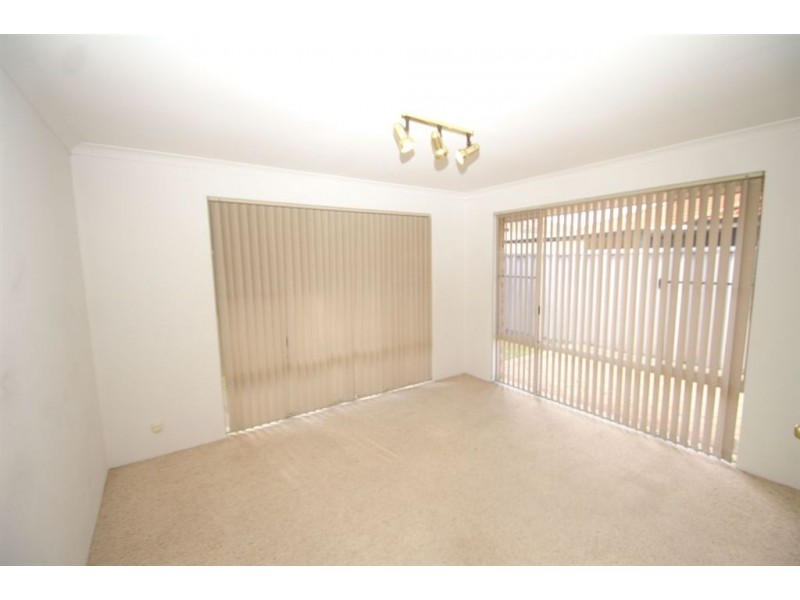 7 Woodrow Court, Queens Park WA 6107