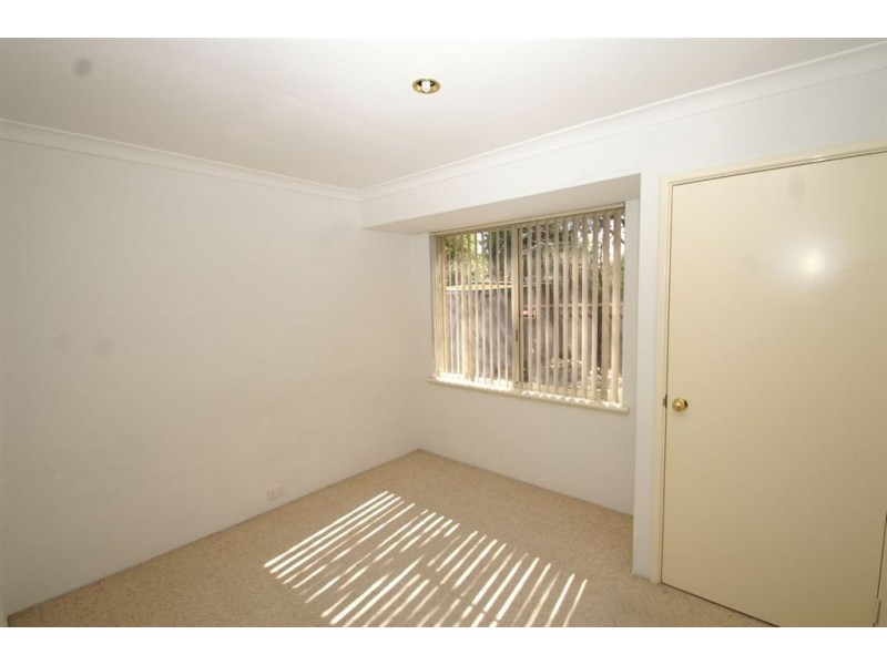 7 Woodrow Court, Queens Park WA 6107