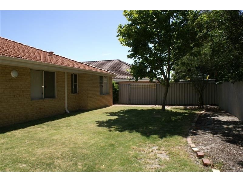 7 Woodrow Court, Queens Park WA 6107
