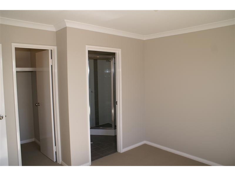 24/11 Hazlett Way, Canning Vale WA 6155