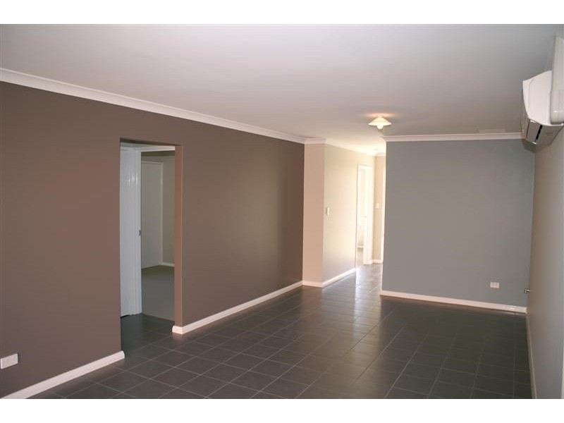 24/11 Hazlett Way, Canning Vale WA 6155