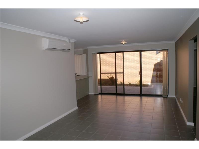 24/11 Hazlett Way, Canning Vale WA 6155