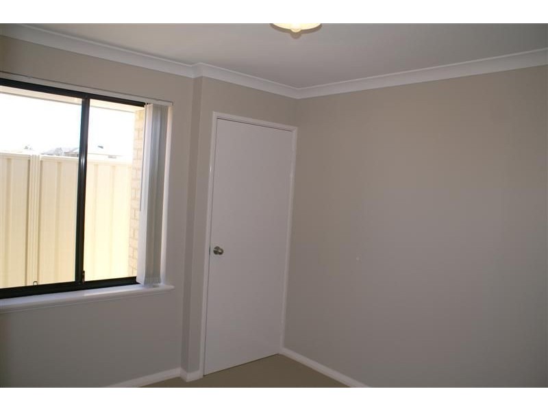 24/11 Hazlett Way, Canning Vale WA 6155