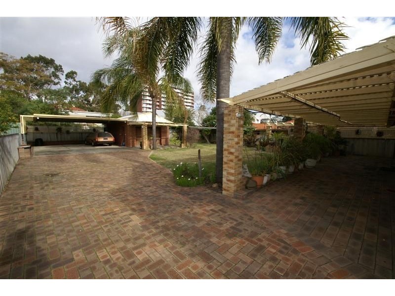 94 Mackie, Victoria Park WA 6100