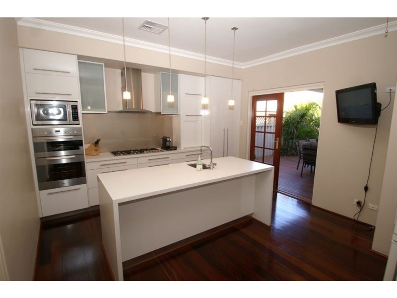 69 Raleigh Street, Carlisle WA 6101