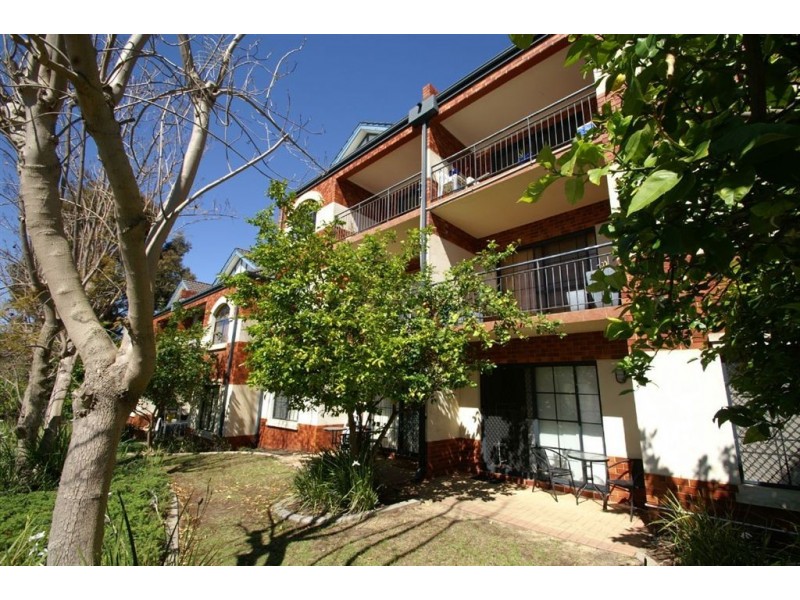 9/8 King George Street, Victoria Park WA 6100