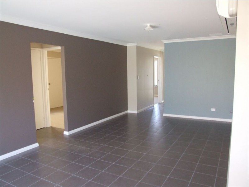 23/11 Hazlett Way, Canning Vale WA 6155