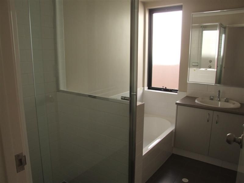 23/11 Hazlett Way, Canning Vale WA 6155