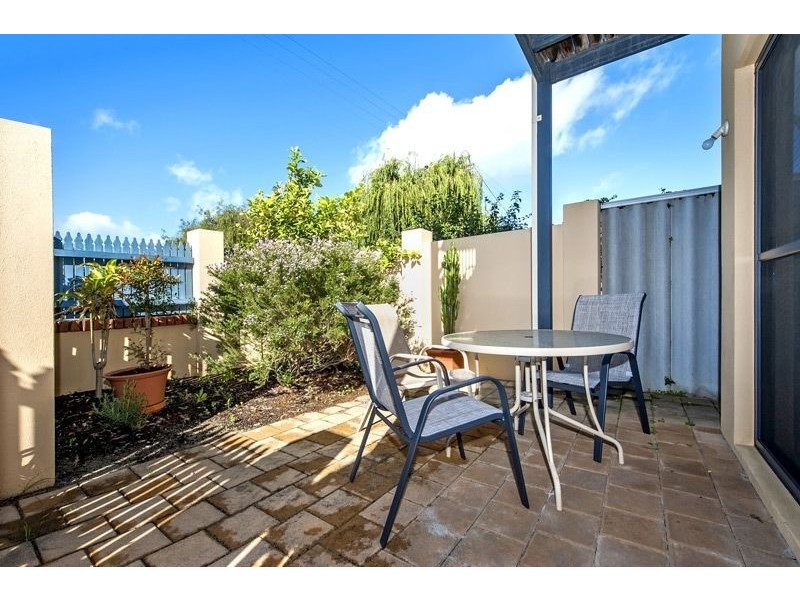 2/35 Leonard Street, Victoria Park WA 6100