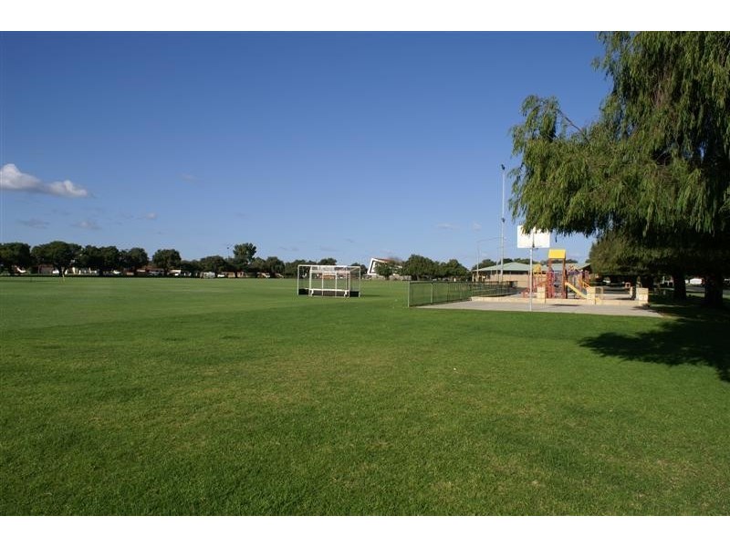 51 Weston St, Carlisle WA 6101