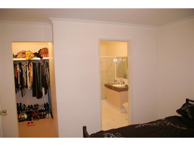 84 Upton St, St James WA 6102
