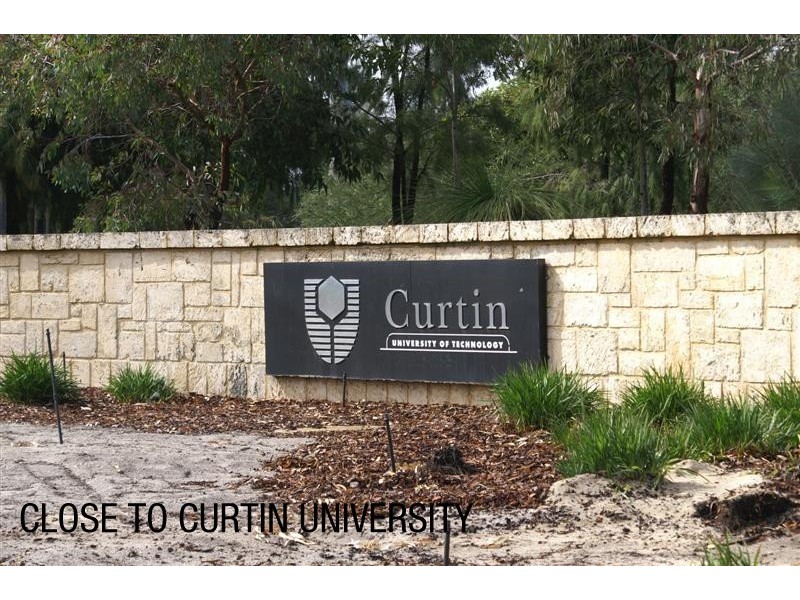 84 Upton St, St James WA 6102