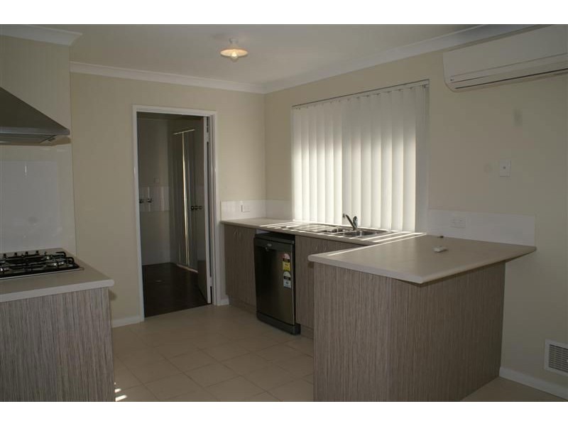 14/11 Hazlett Way, Canning Vale WA 6155