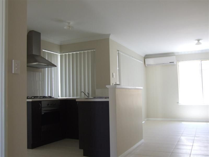 12/11 Hazlett Way, Canning Vale WA 6155