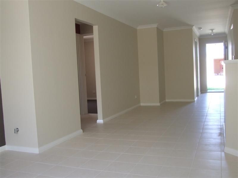 12/11 Hazlett Way, Canning Vale WA 6155