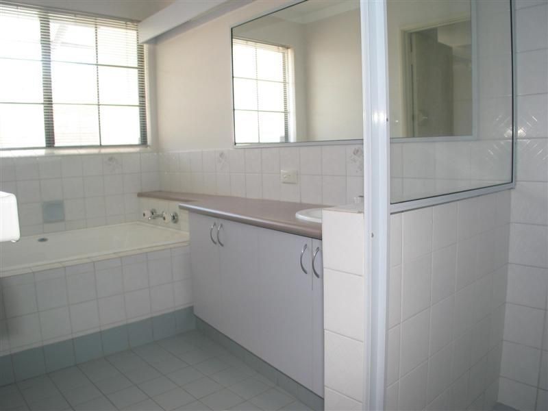 2/19 McMillan St, Victoria Park WA 6100