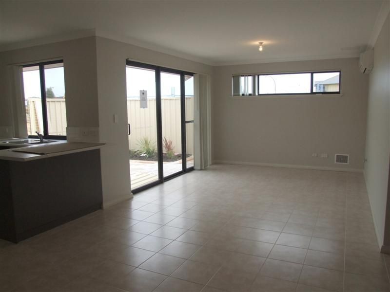 36/11 Hazlett Way, Canning Vale WA 6155