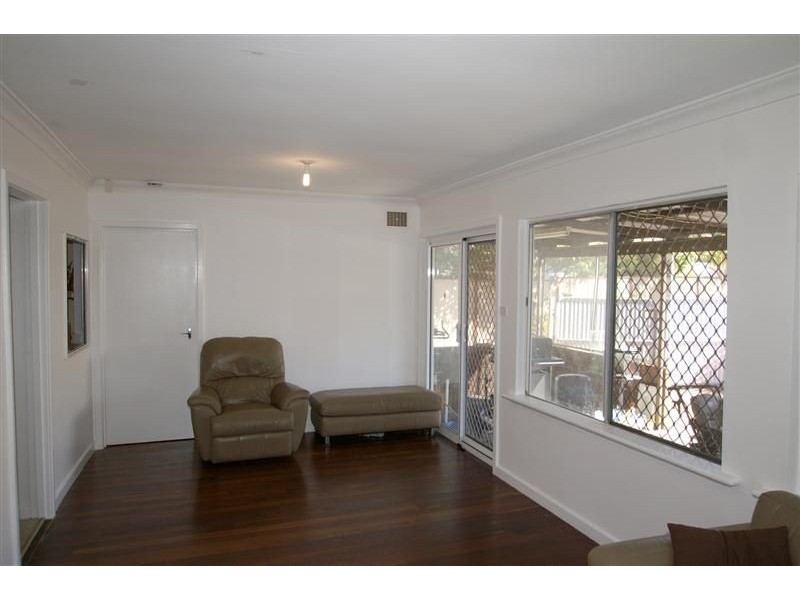 255a Berwick St, Victoria Park WA 6100