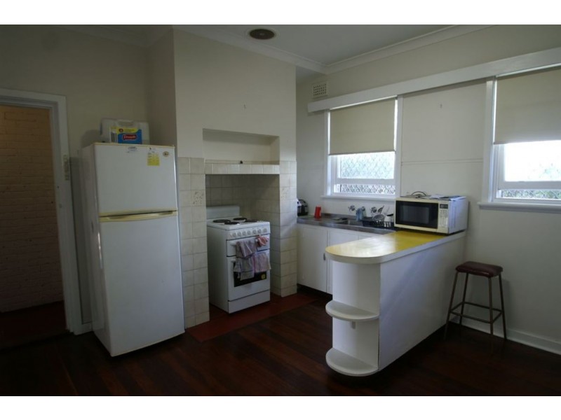 4 Canny Road, St James WA 6102