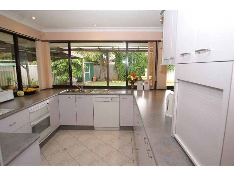 24 Basildon Way, Parkwood WA 6147