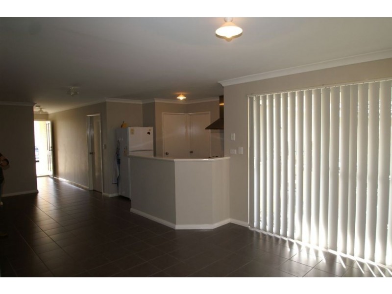 8/11 Hazlett Way, Canning Vale WA 6155