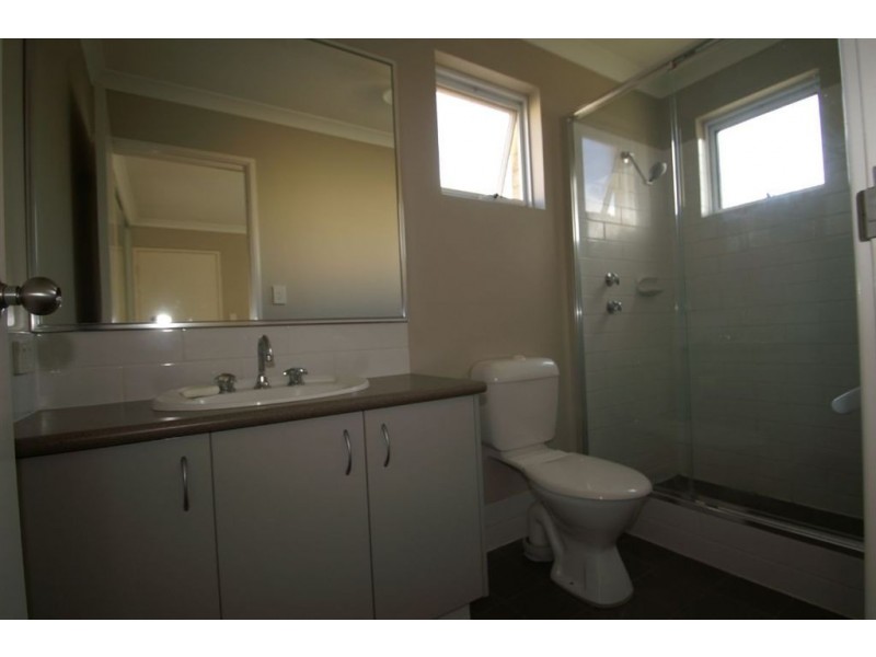 8/11 Hazlett Way, Canning Vale WA 6155