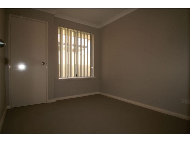 8/11 Hazlett Way, Canning Vale WA 6155