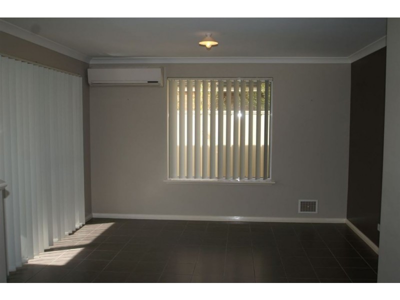 8/11 Hazlett Way, Canning Vale WA 6155