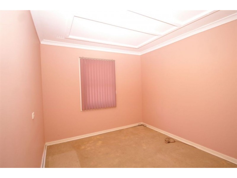 10 Lowes Street, Cloverdale WA 6105