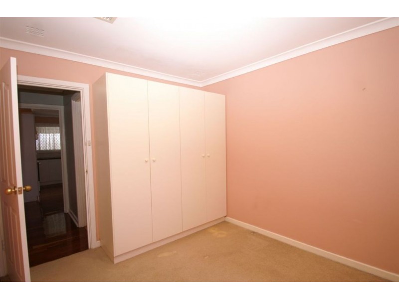 10 Lowes Street, Cloverdale WA 6105