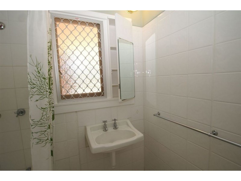 10 Lowes Street, Cloverdale WA 6105