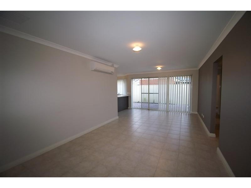 21/11 Hazlett Way, Canning Vale WA 6155