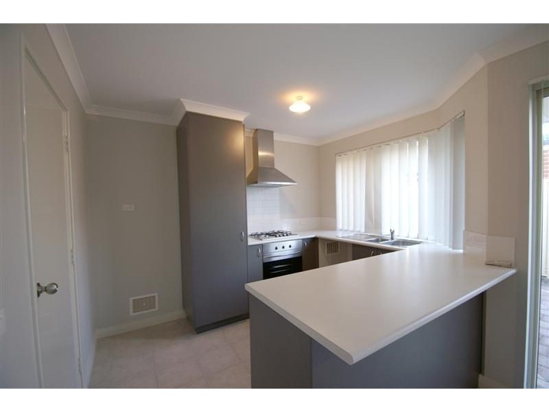21/11 Hazlett Way, Canning Vale WA 6155