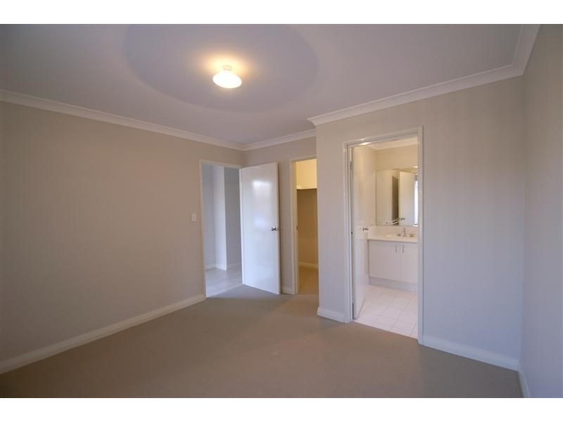 21/11 Hazlett Way, Canning Vale WA 6155