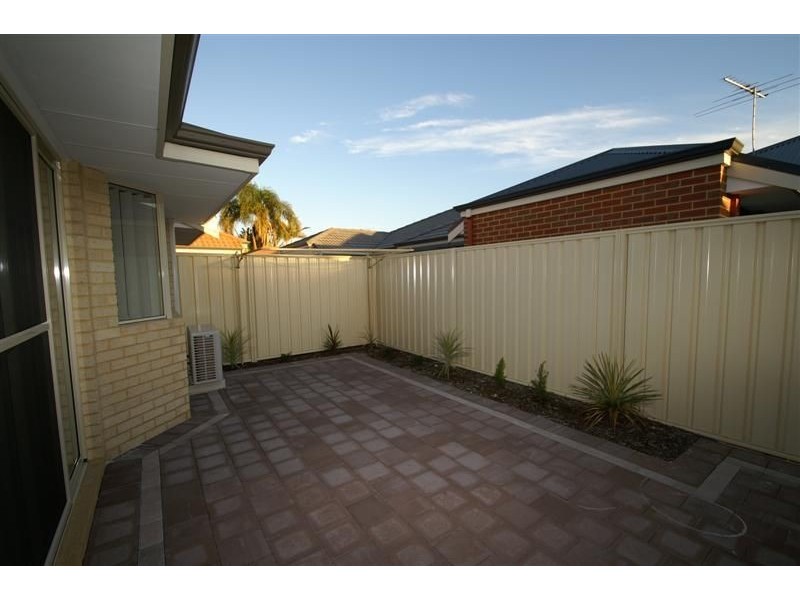 21/11 Hazlett Way, Canning Vale WA 6155