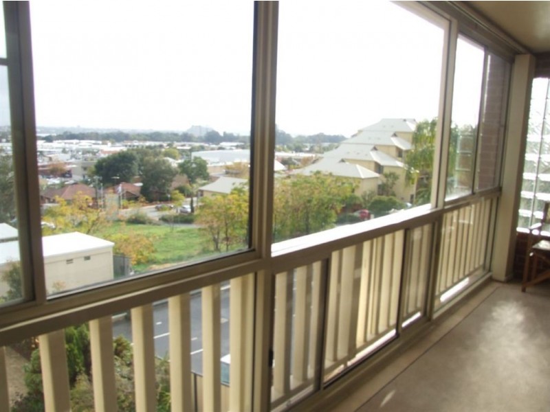 4/13 King George Street, Victoria Park WA 6100