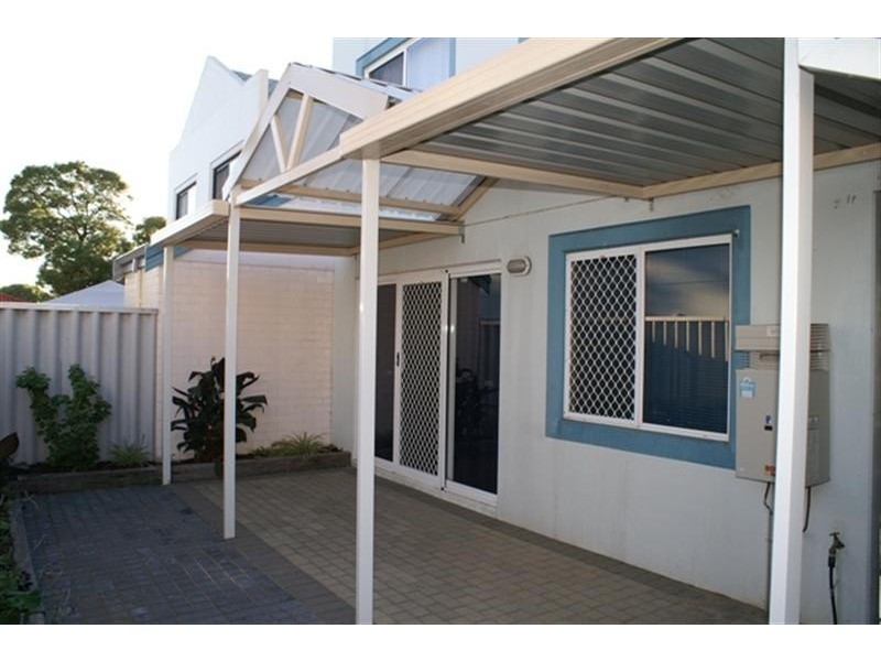 5/2 Ursuline Vista, Queens Park WA 6107